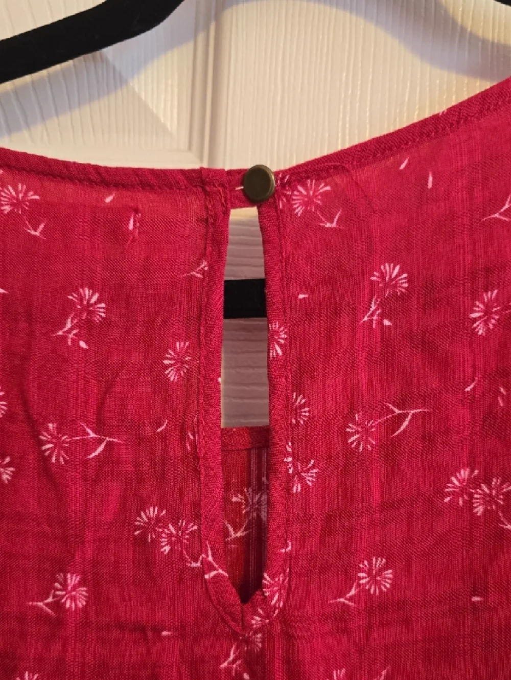 Copper Key Raspberry Short-Sleeve‎ Floral Tee - Picture 4 of 4
